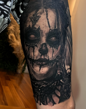 Tatuagem realista - Rosto feminino dark